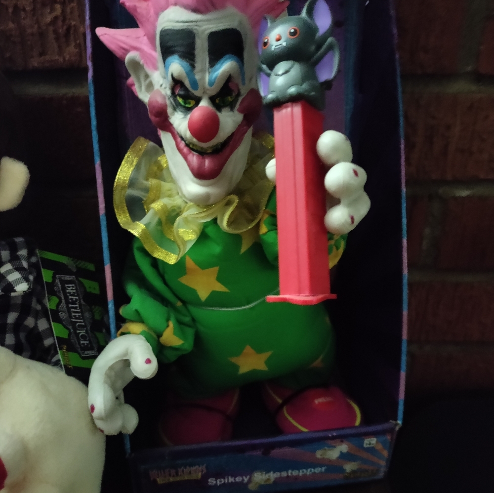 Killer klownz from outerspace side stepper!
